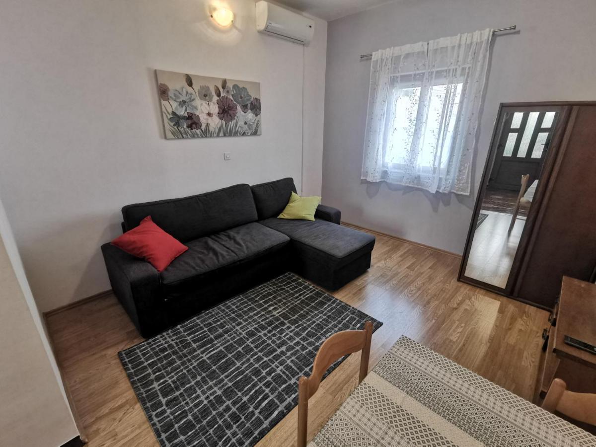 Uncle Apartment Макарска Экстерьер фото