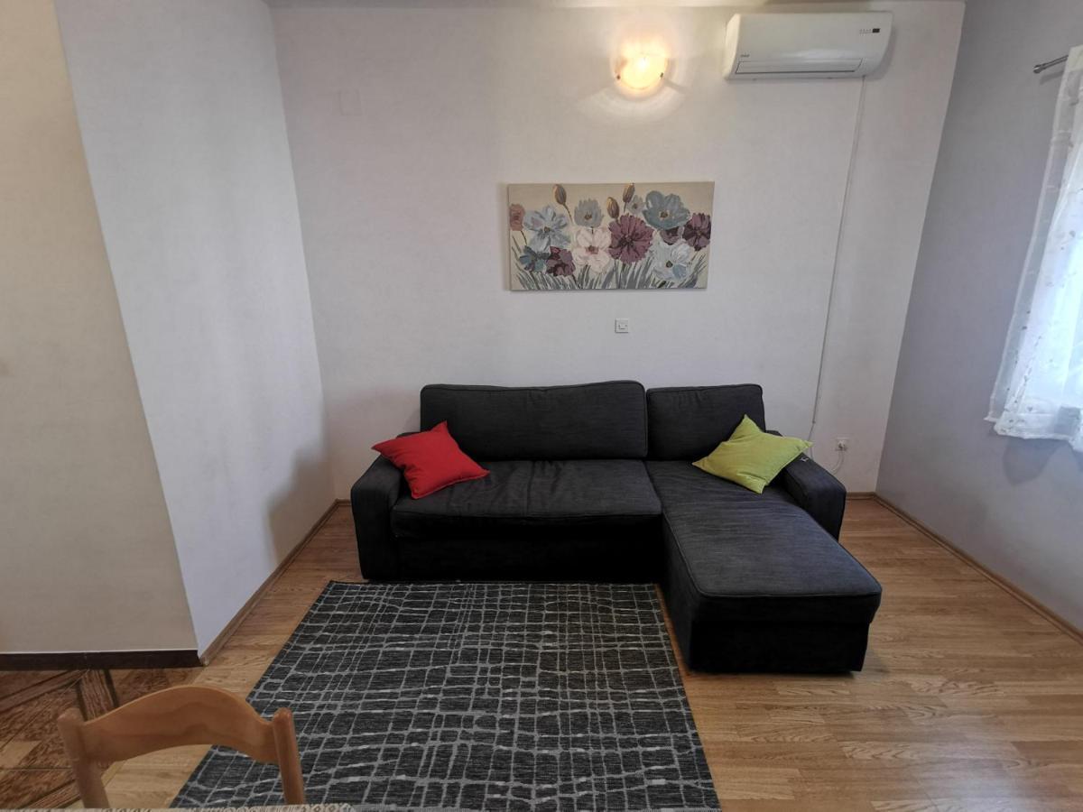 Uncle Apartment Макарска Экстерьер фото